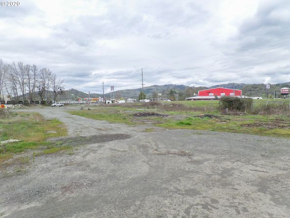 4553 Old Highway 99 S, Roseburg, OR 97471